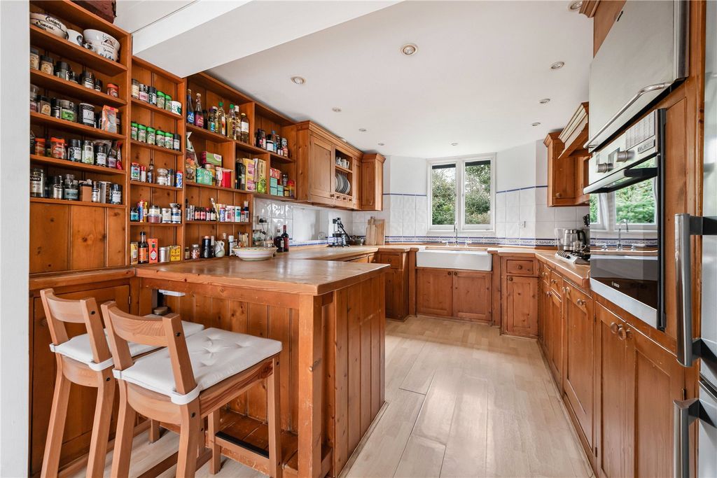 Property photo 2 of 22 Kitchen/Breakfast