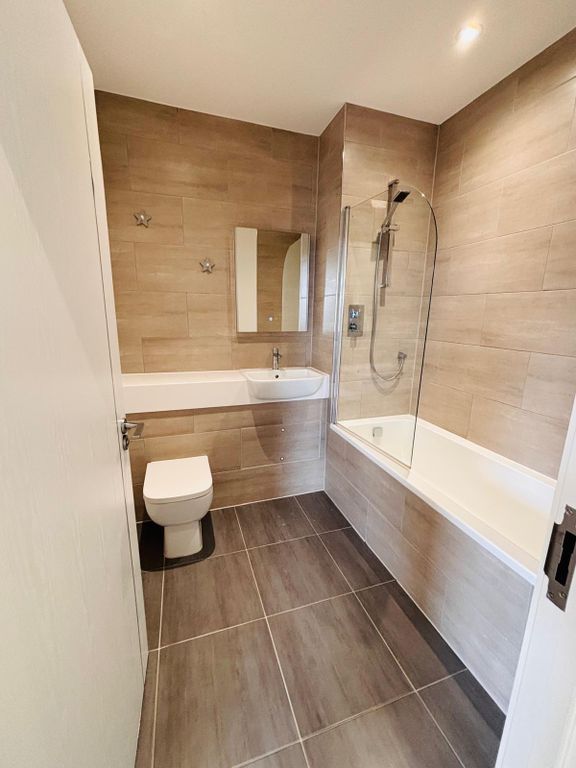 Property photo 1 of 8 Bathroom