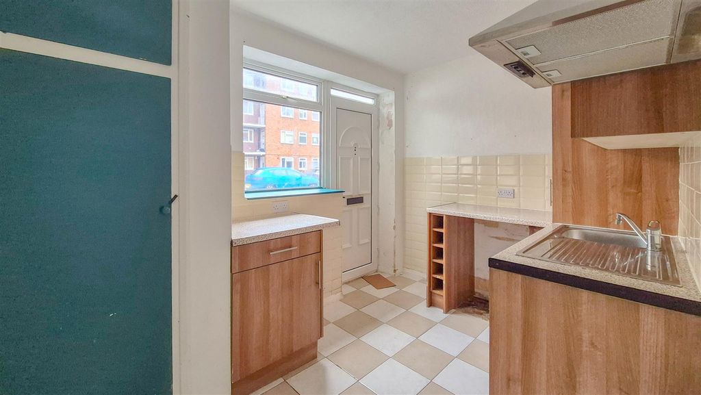 Property photo 3 of 11