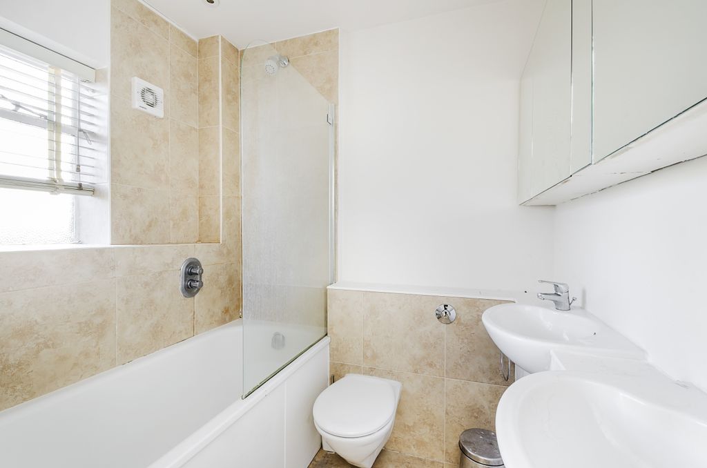 Property photo 2 of 8 Bathroom