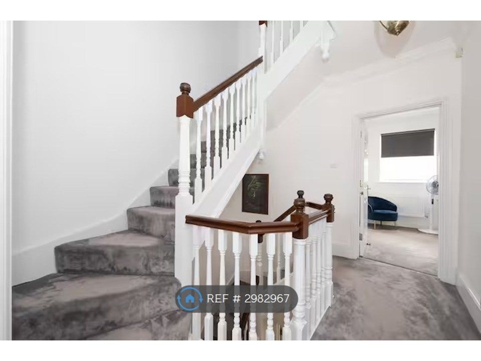 Property photo 2 of 31