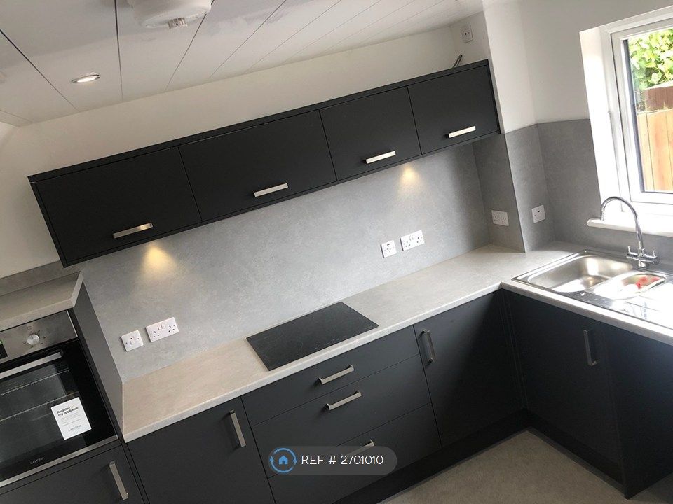 Property photo 1 of 11 Kitchen