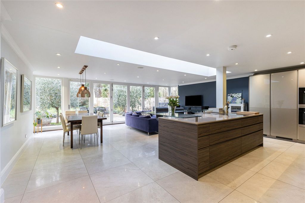 Property photo 2 of 16 Kitchen/Dining