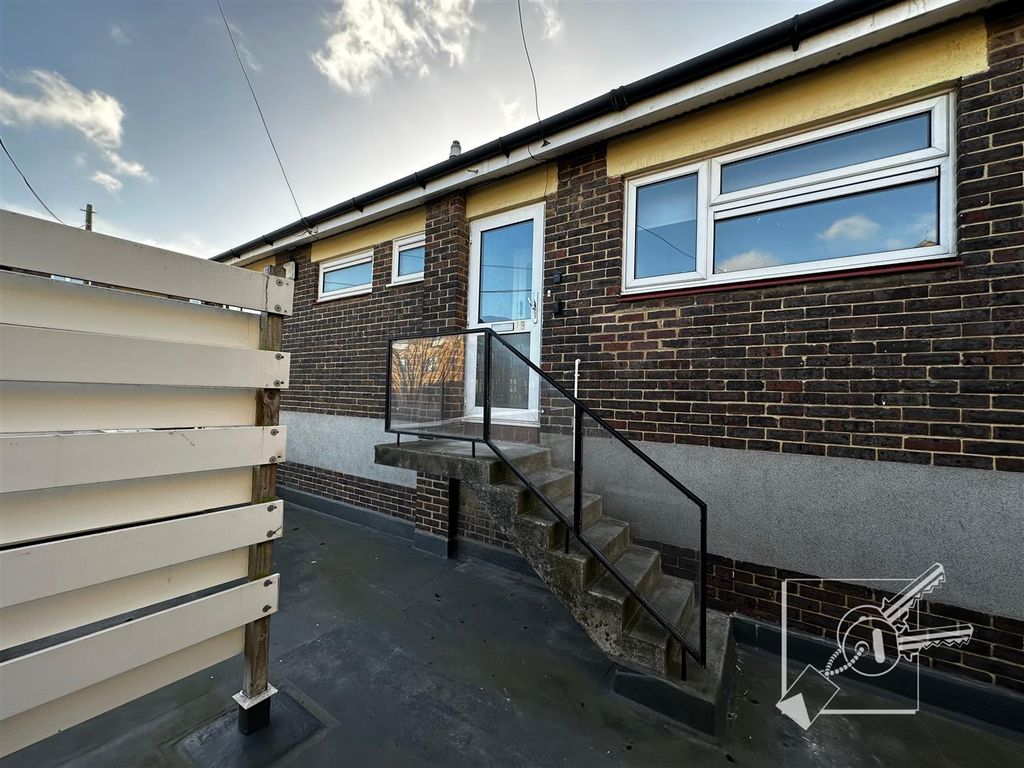 Property photo 1 of 13 External