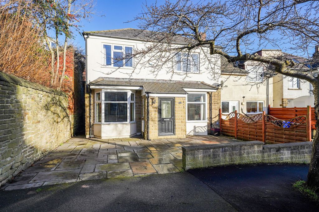 Property photo 1 of 18 Glebe Road