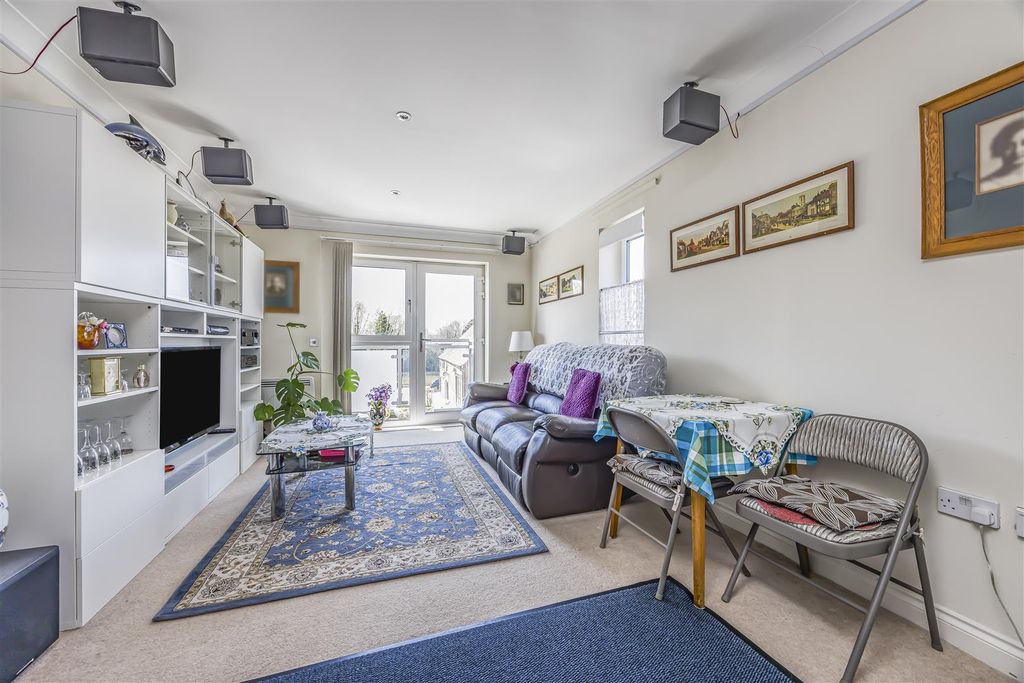Property photo 3 of 11 Flat 4, South Park Court, Bulbeck Road, Havant-Por