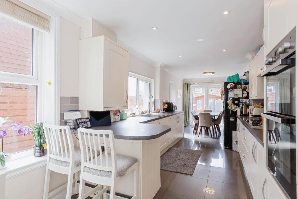 Property photo 2 of 20 Penhill Rd_10.Jpg