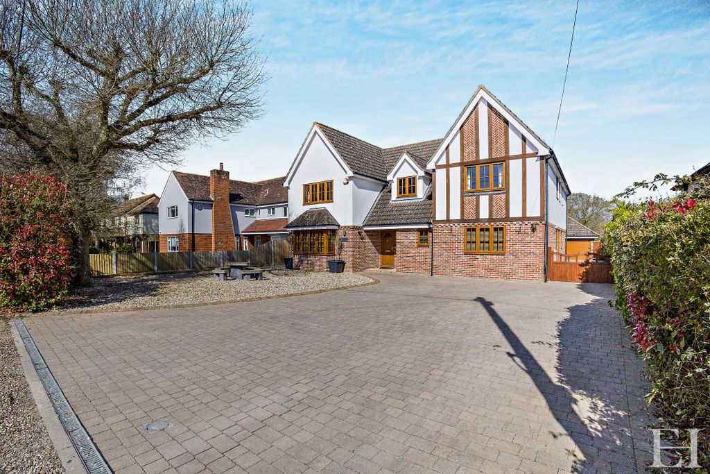 Property photo 1 of 39 8643451-Exteriorwm02-V2-800