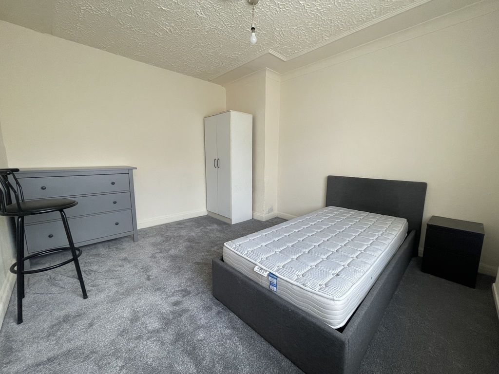 Property photo 2 of 8 Photo 6