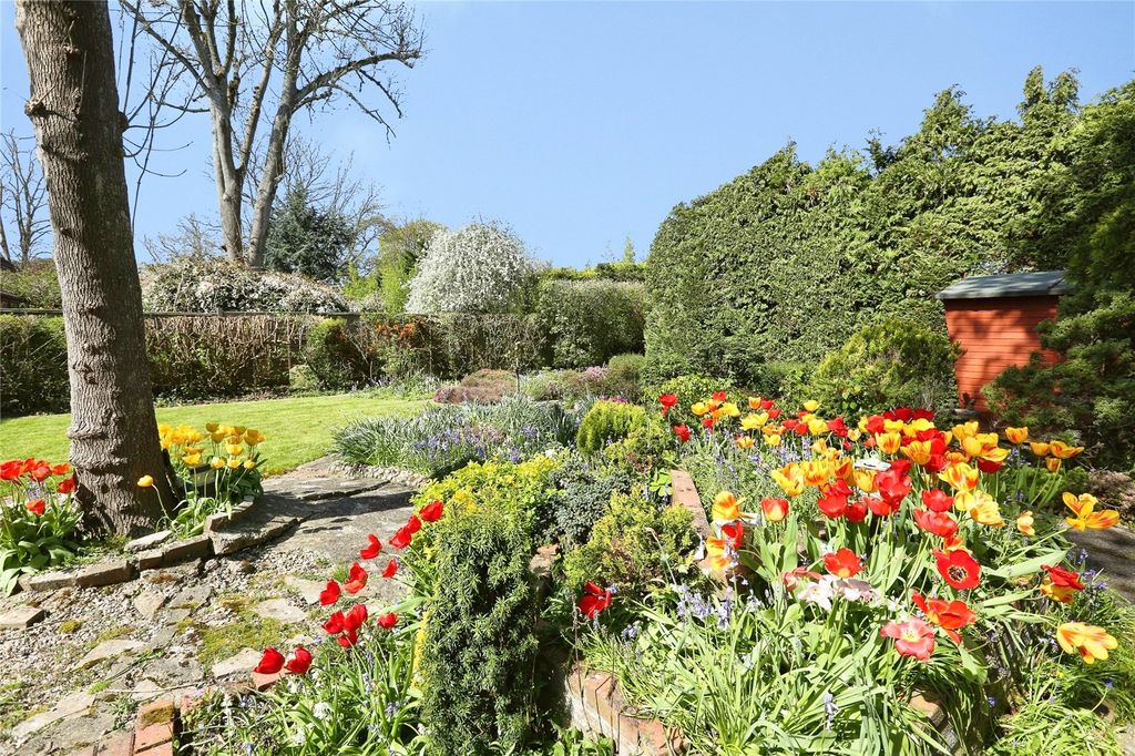 Property photo 2 of 32 Garden