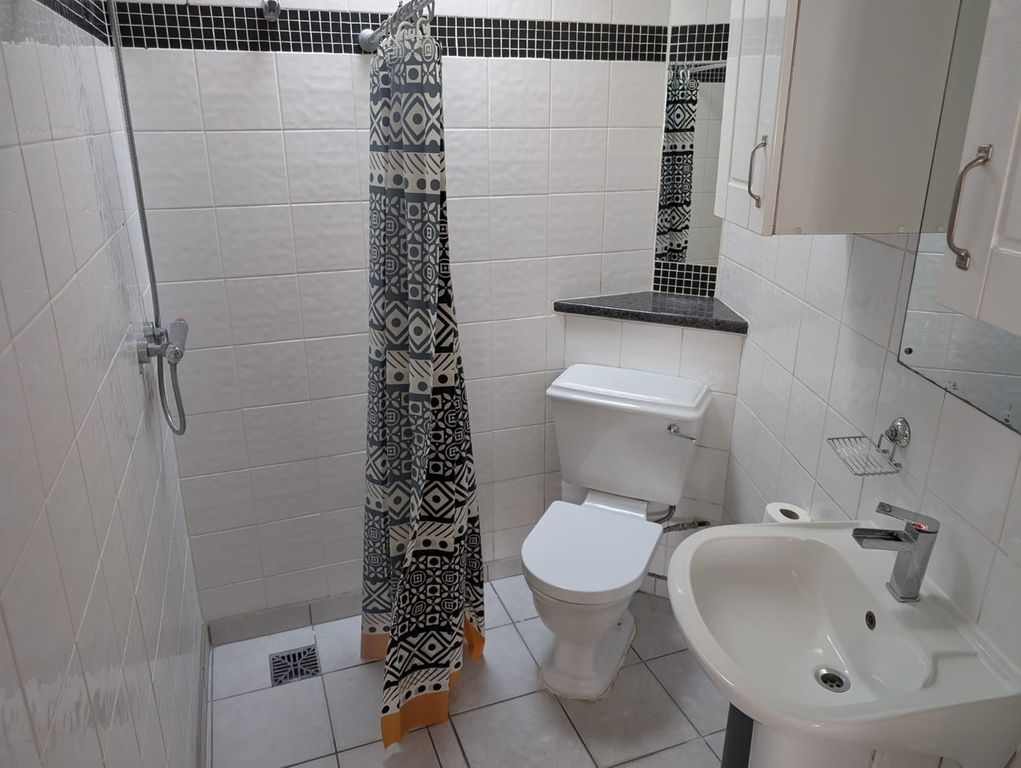 Property photo 3 of 4 Shower Suite