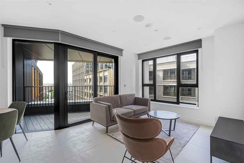 Property photo 1 of 17 Reception