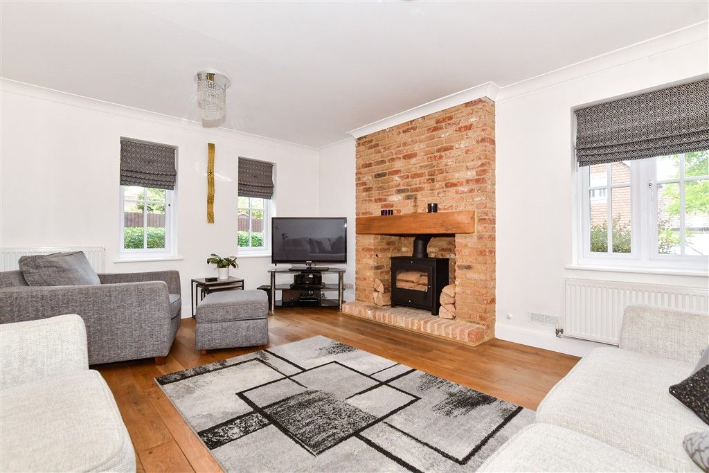 Property photo 1 of 16 Lounge