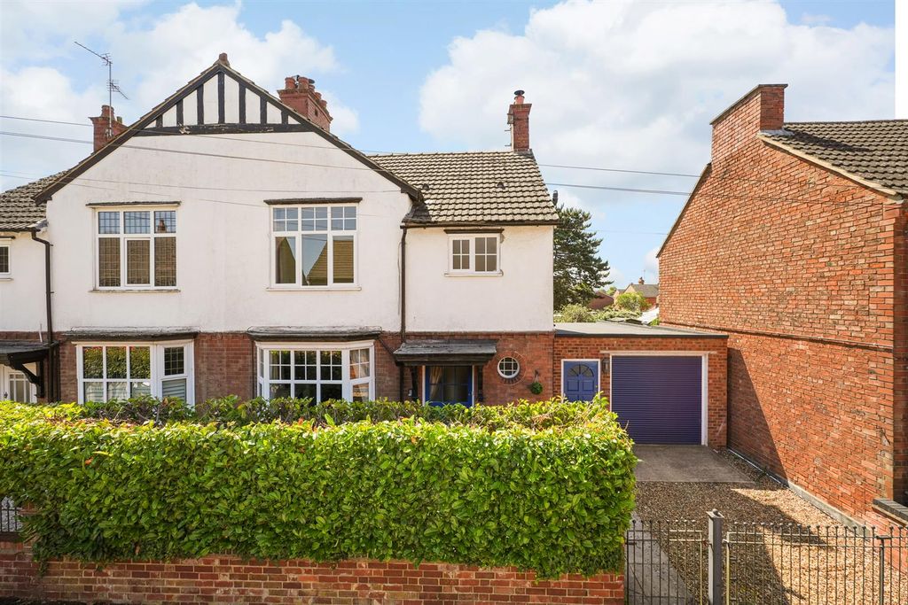 Property photo 2 of 30