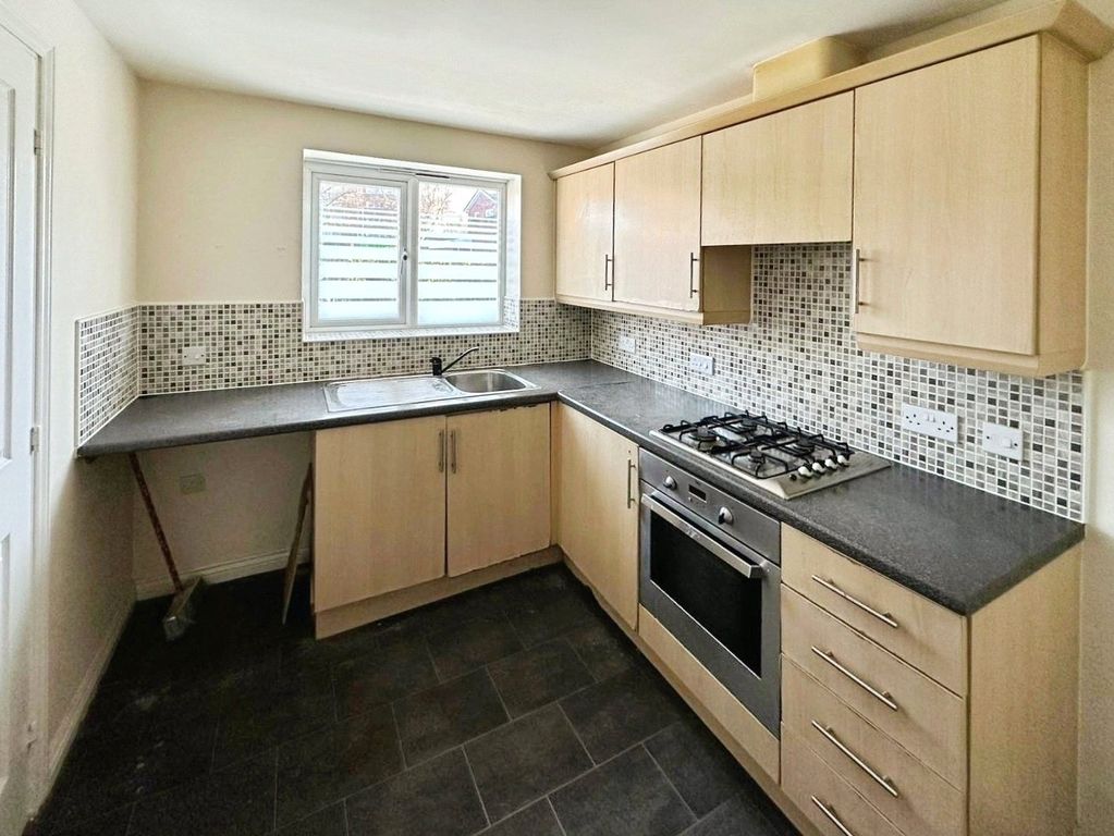 Property photo 2 of 11 Kitchen