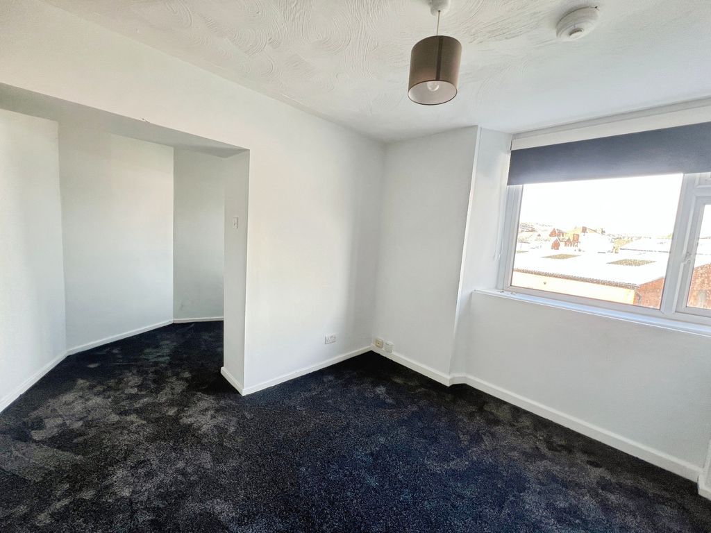 Property photo 3 of 8 Lounge Bedroom Area