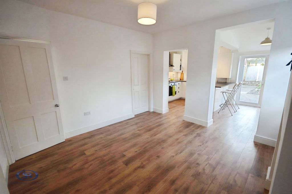 Property photo 3 of 11 Pbox-Img.Jpg
