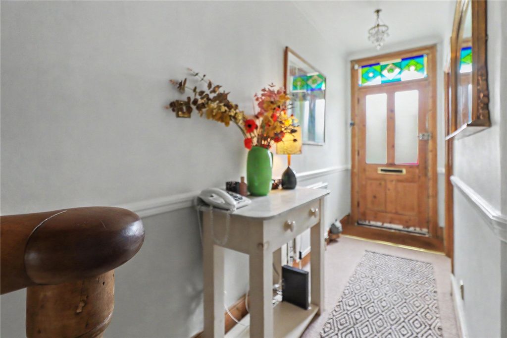Property photo 2 of 17 Entrance Hall