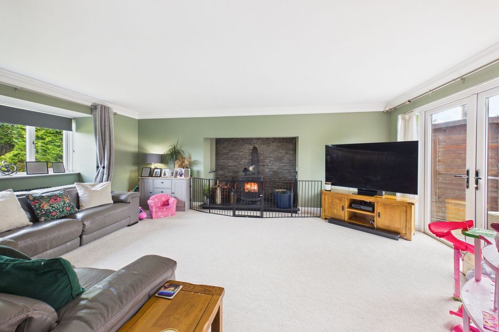 Property photo 2 of 38 Lounge Angle 1