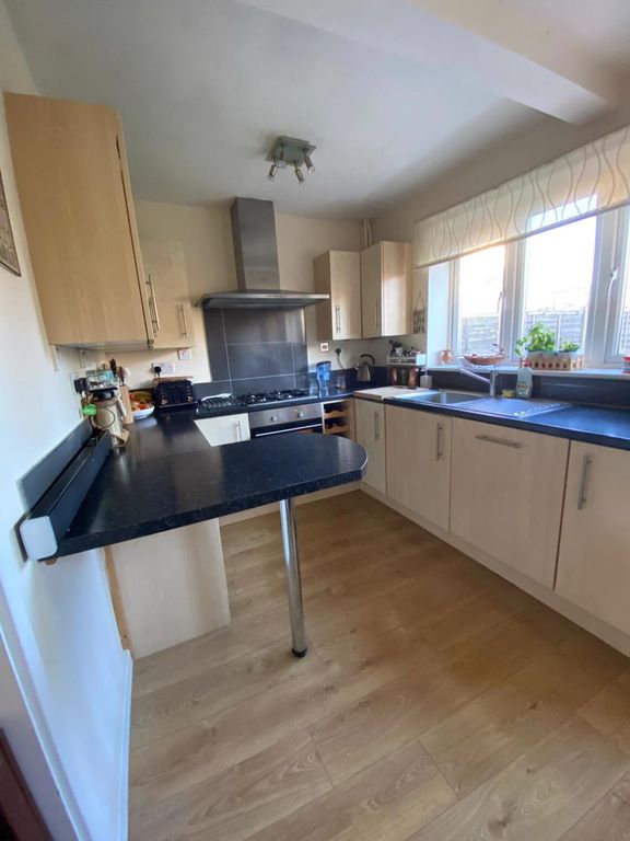 Property photo 2 of 8 Kitchen Dining Room
