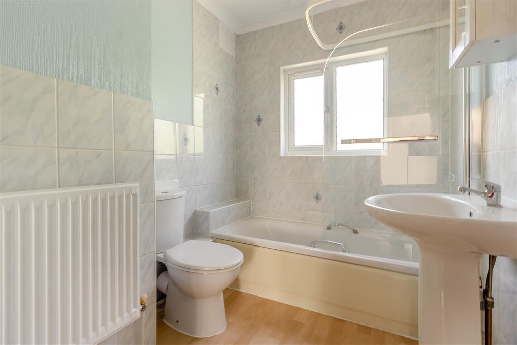 Property photo 1 of 8 8699018-Interior03.Jpg