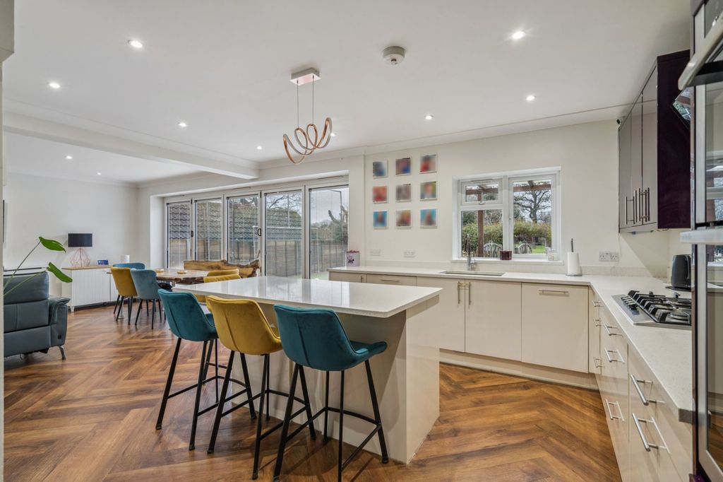 Property photo 3 of 28 Kitchen/Dining Area