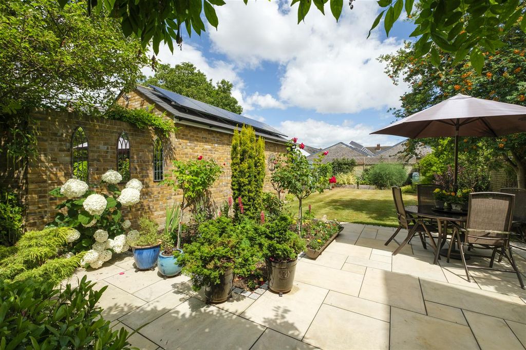 Property photo 2 of 32