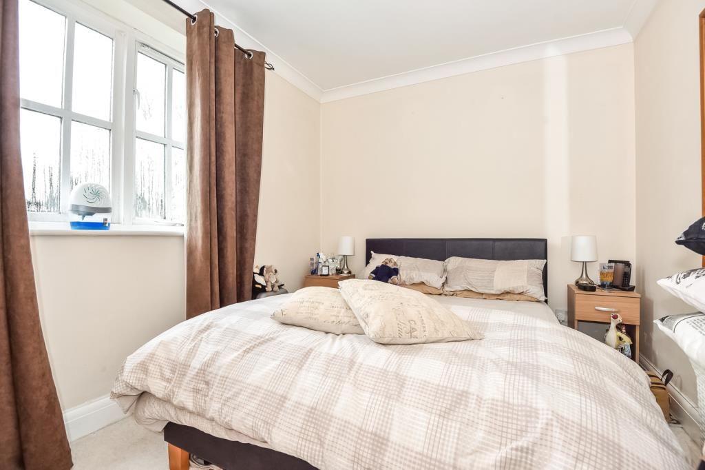 Property photo 2 of 6 Bedroom