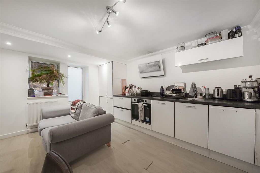 Property photo 2 of 15 Flat 1C, Fairhazel Mansions - Sbkft7EV8Z3Ybgoyqmvp