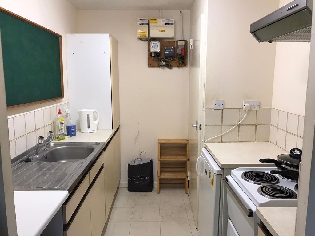Property photo 3 of 7 Kitchen