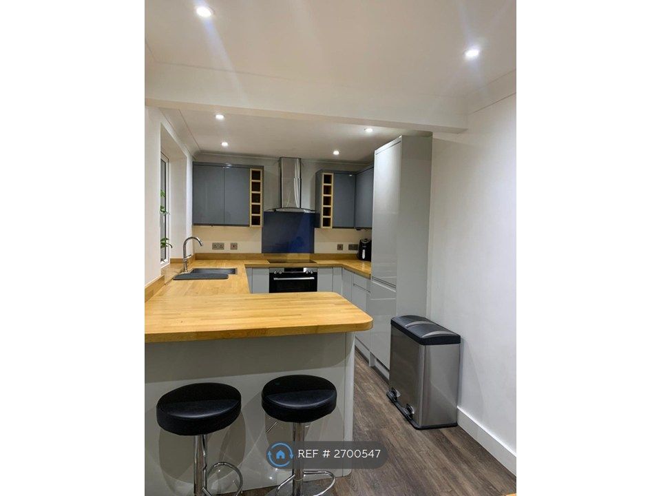 Property photo 2 of 13 Kitchen