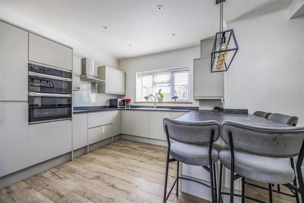 Property photo 2 of 18 73 Kimbolton Road, Baffins-Porticomarketing-Soldby