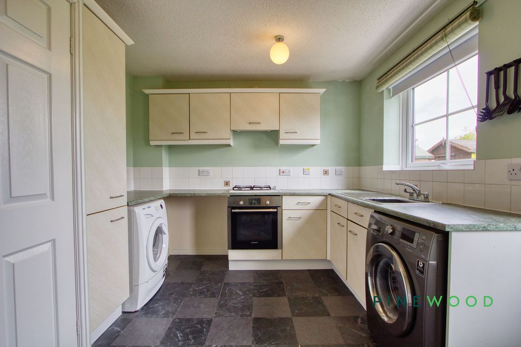 Property photo 2 of 18 Kitchen / Diner