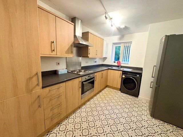 Property photo 2 of 8 Kitchen