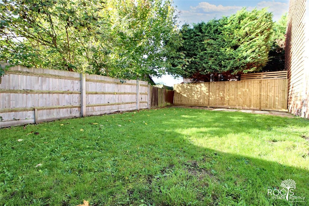 Property photo 2 of 10 Enclosed Garden