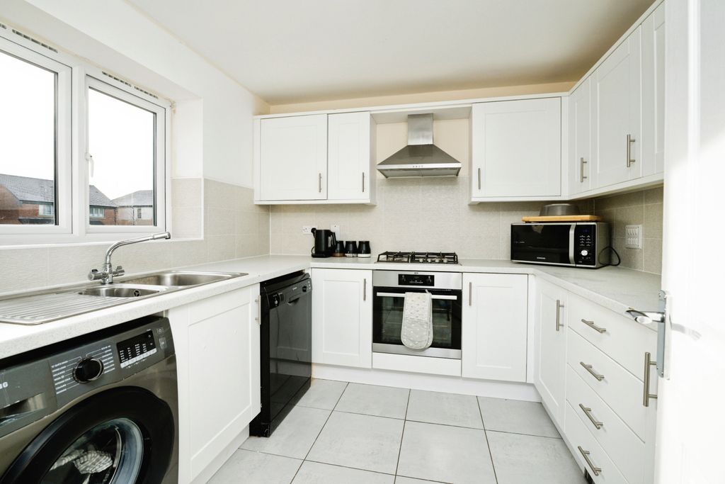 Property photo 2 of 18