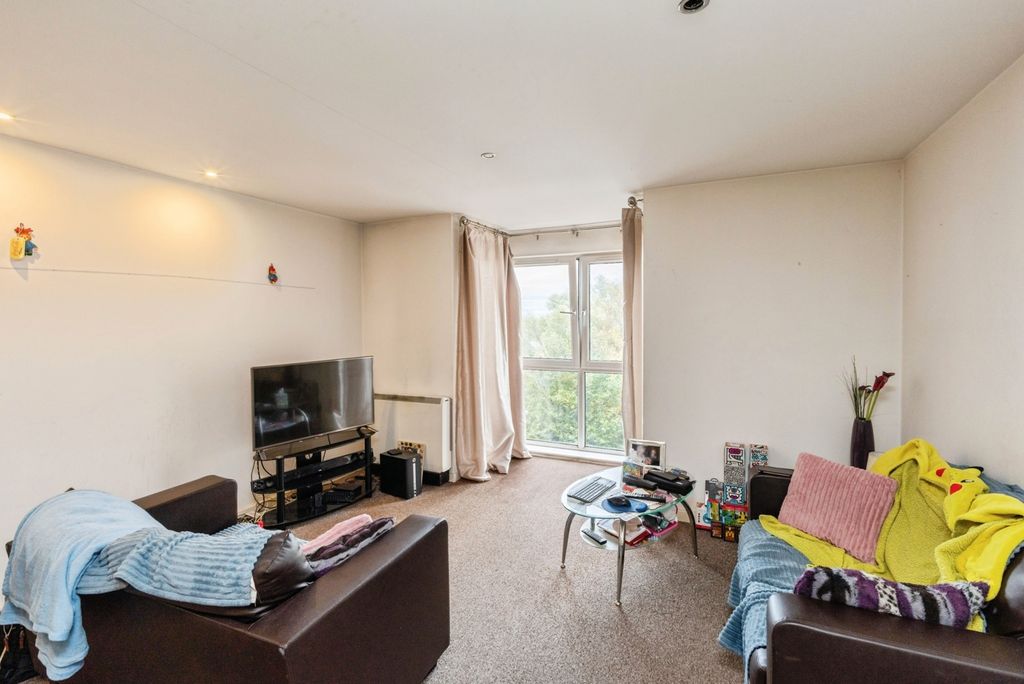 Property photo 3 of 17 Photo