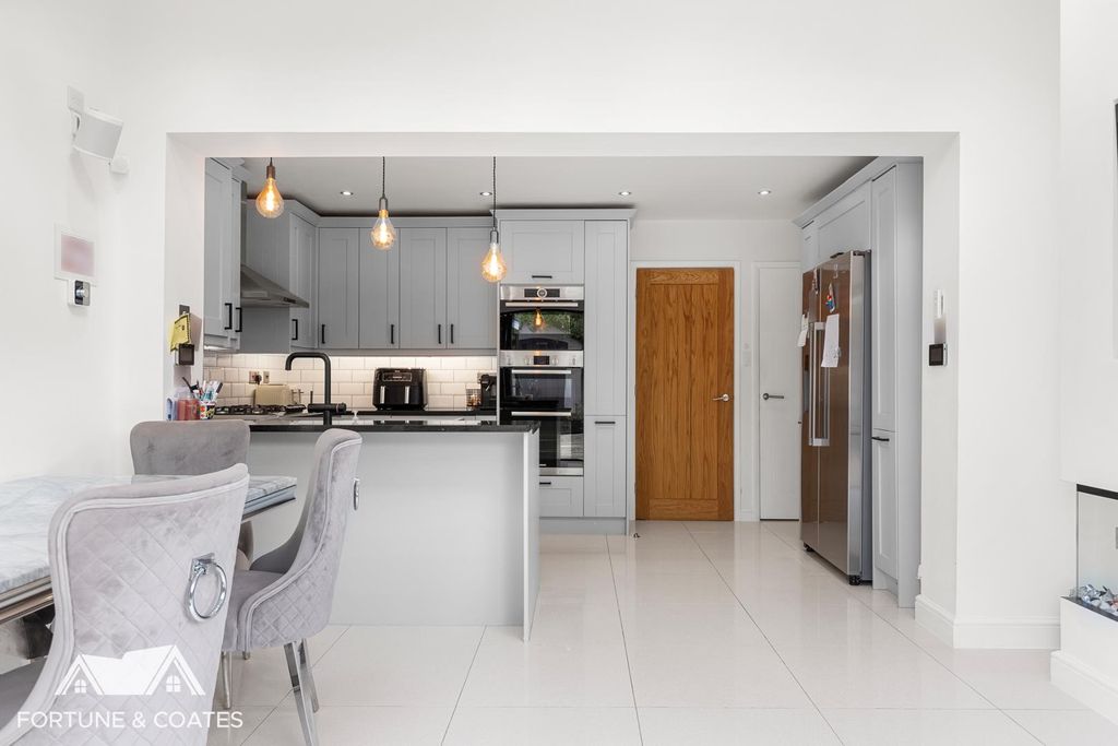 Property photo 3 of 21 Challinor_17.Jpg