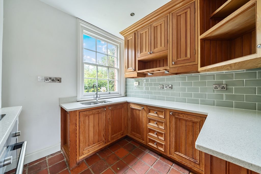 Property photo 3 of 10 Kitchen