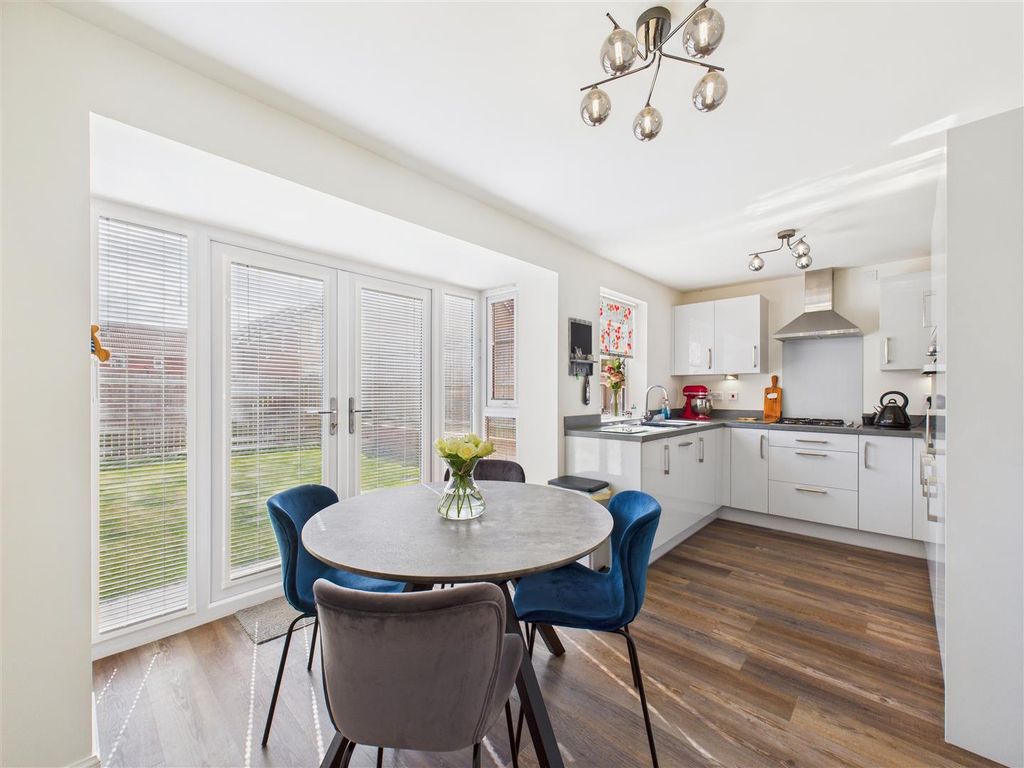 Property photo 2 of 15 Dining Kitchen