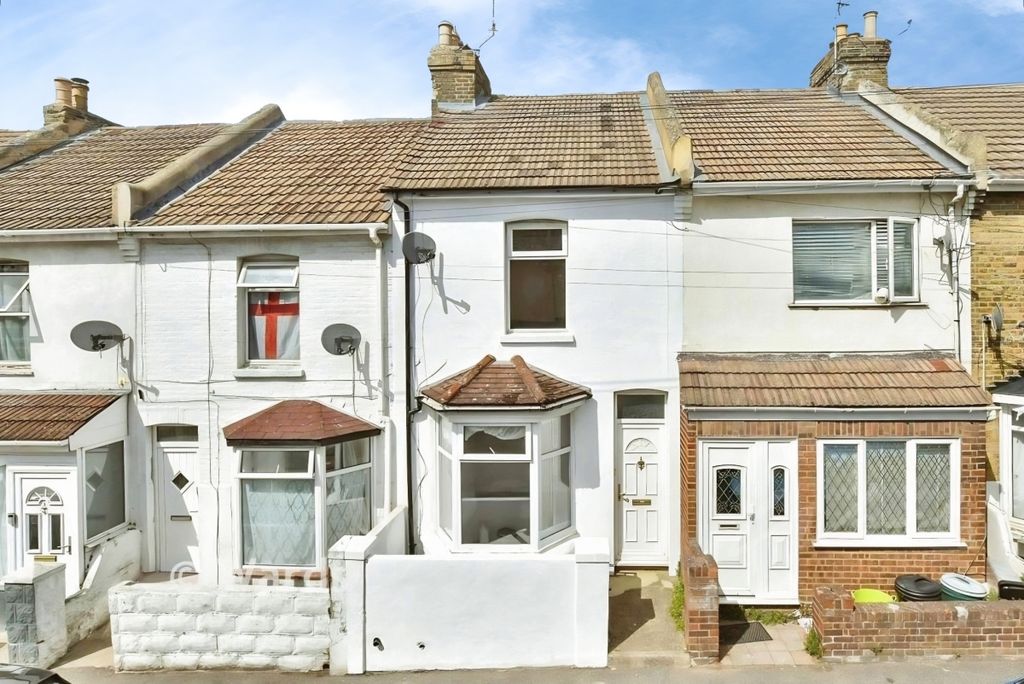 Property photo 1 of 10 Charter Front