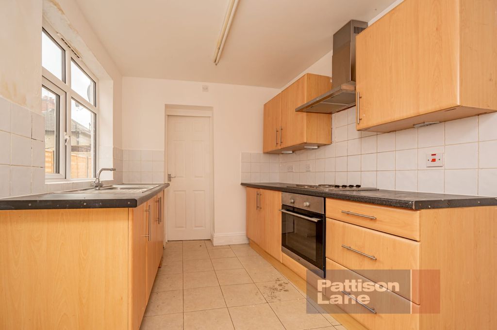 Property photo 1 of 10 Kitchen