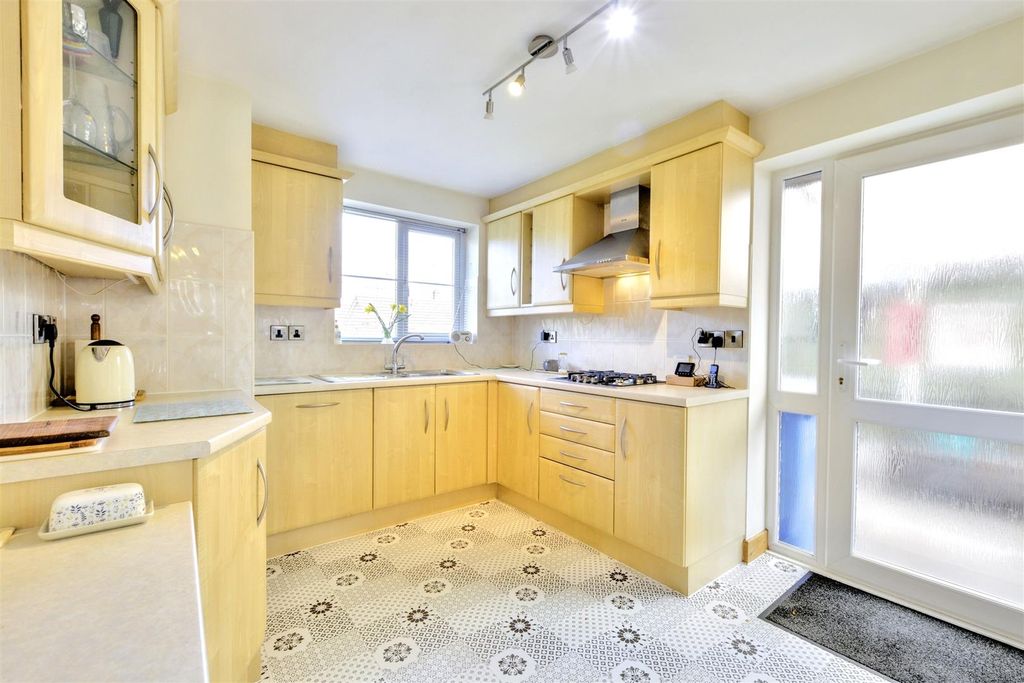 Property photo 3 of 22 Breakfast Kitchen