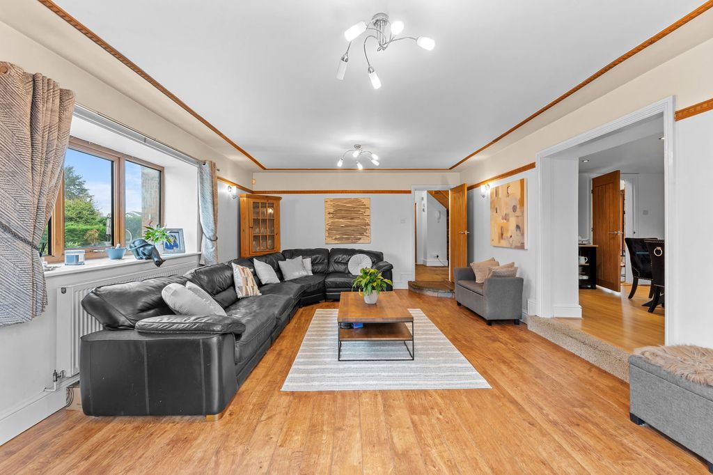 Property photo 3 of 44