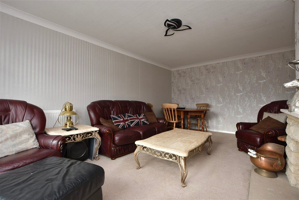 Property photo 1 of 9 Lounge/Diner