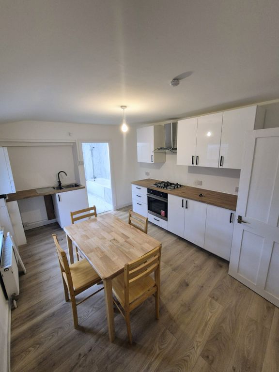 Property photo 1 of 8 Kitchen