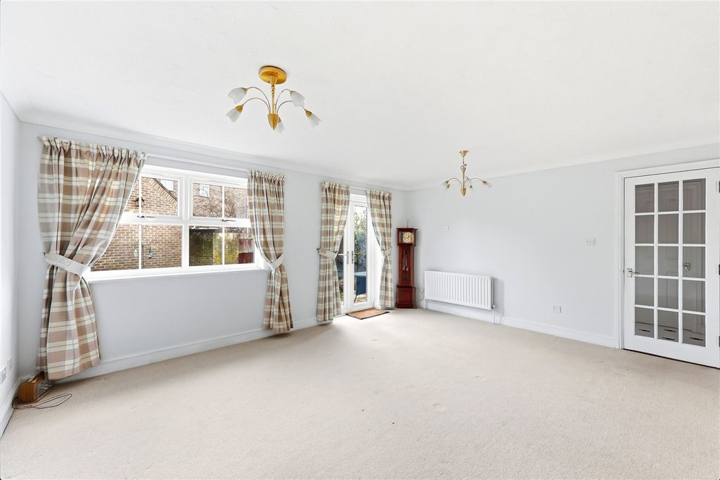 Property photo 2 of 19 Picture No. 15