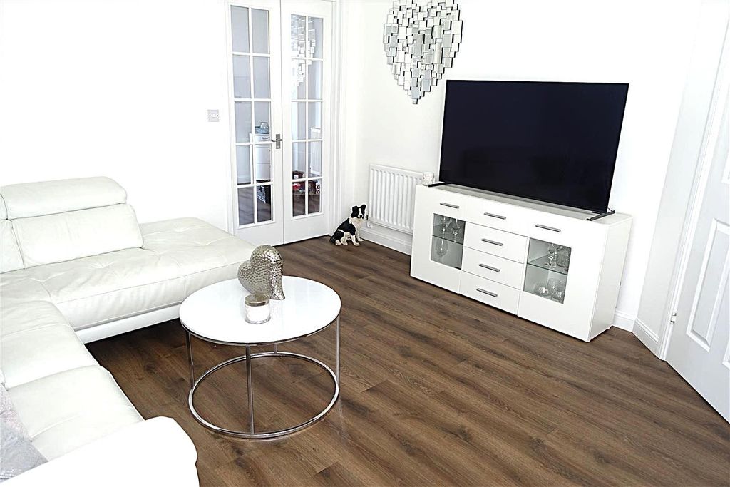 Property photo 3 of 18 Lounge 2.Jpg