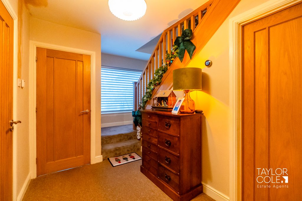 Property photo 2 of 25