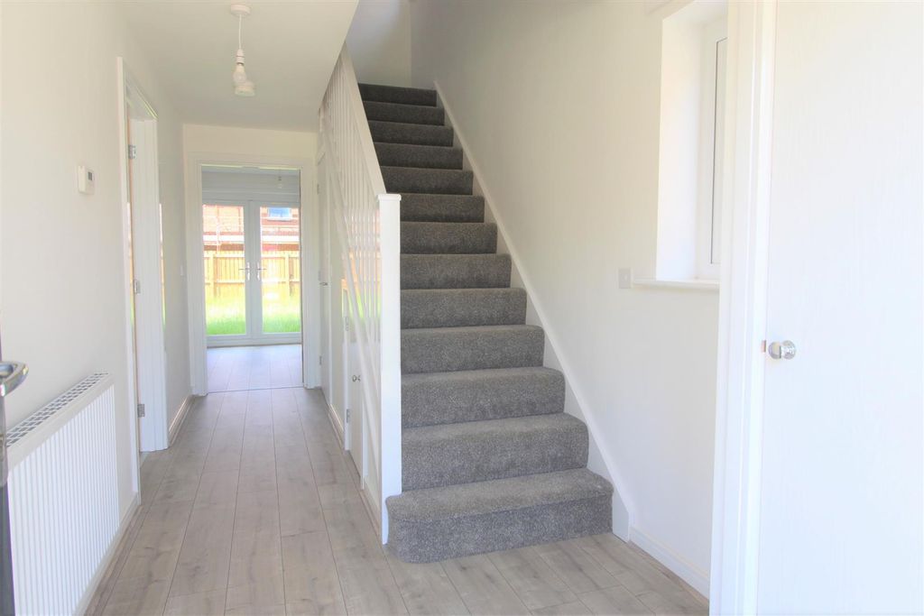 Property photo 2 of 11 Entrance Hall.Jpg